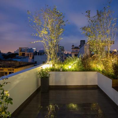 Gia chủ Đà Nẵng xây 2 cầu thang để nhà ống 25 m sáng trưng